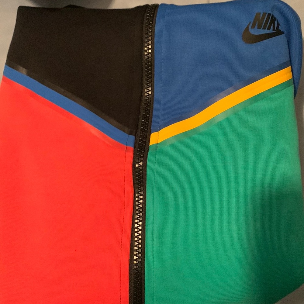 Nike tech for sale don’t fit me it’s a XL